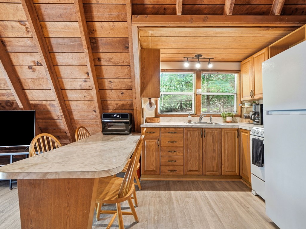 27 Two Cedars Road Property Photo 13