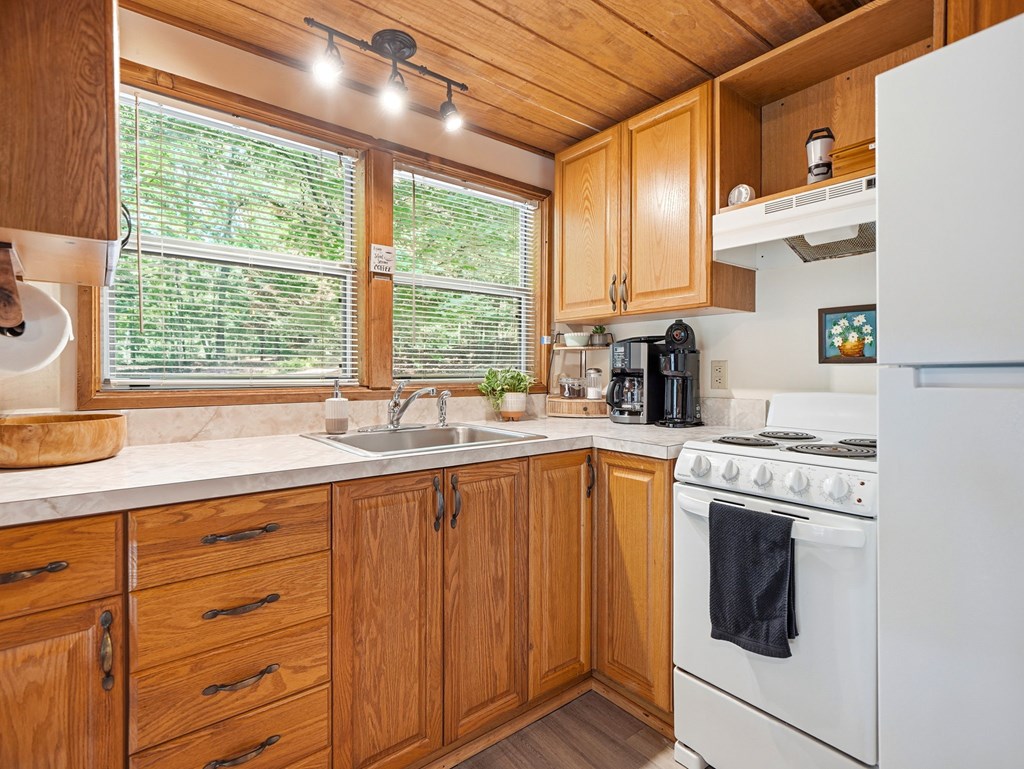 27 Two Cedars Road Property Photo 15