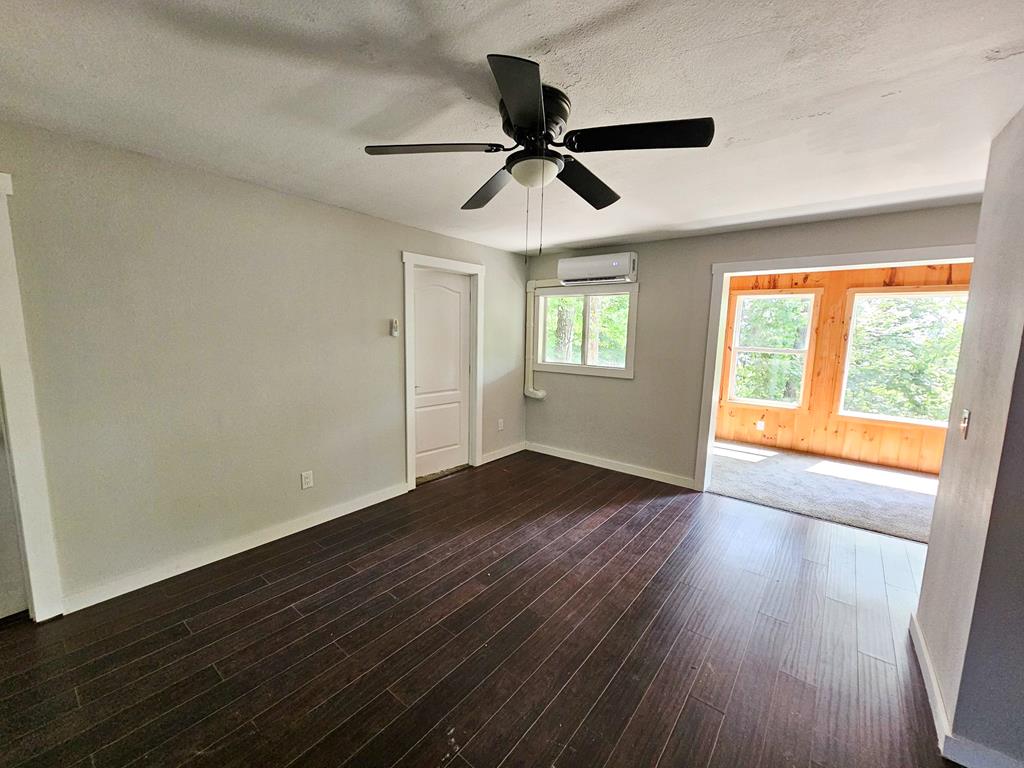 128 Manor Drive Property Photo 7
