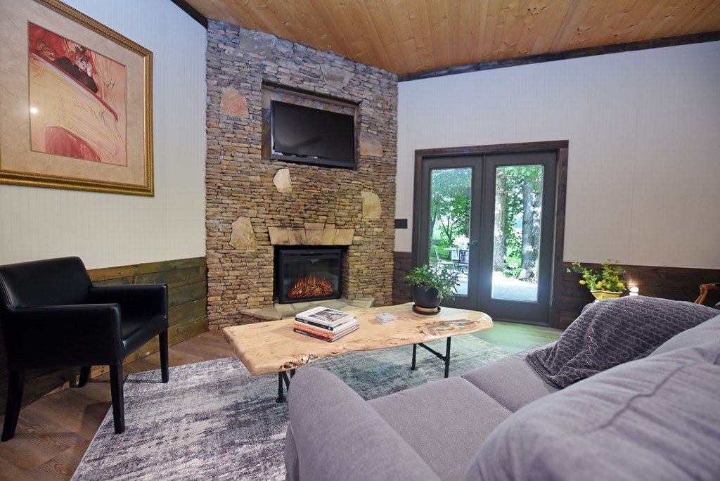 1512 Smithfield Lane Property Photo 8
