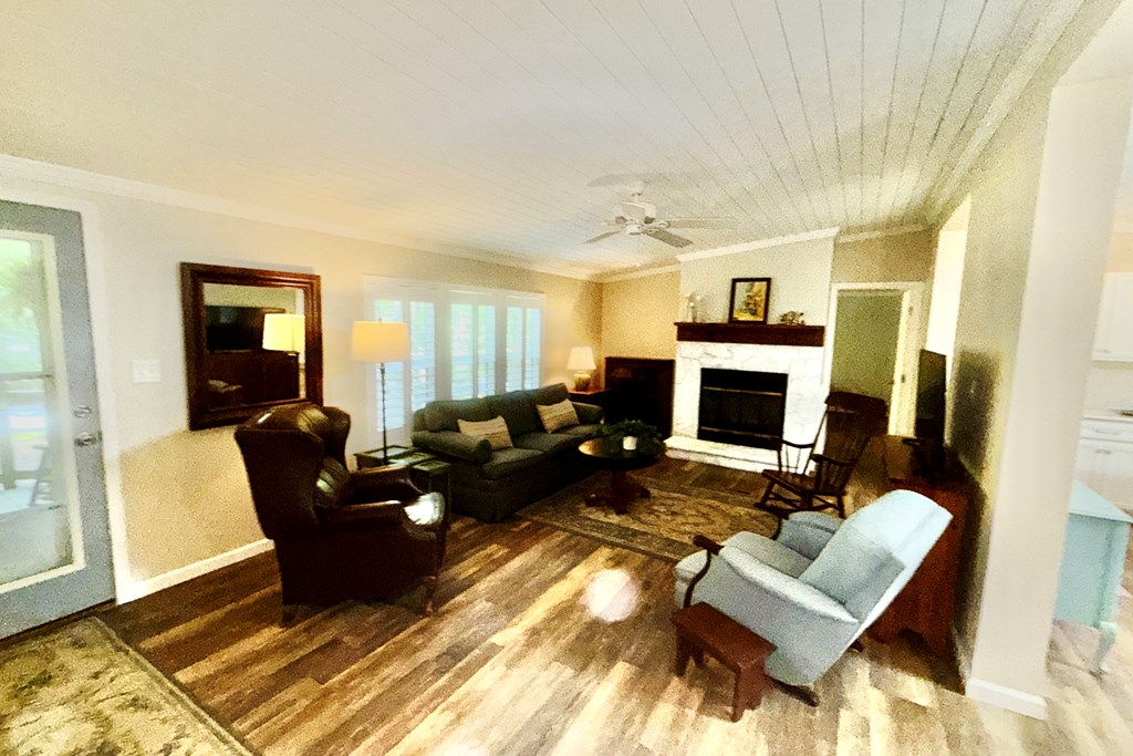 622 Lakeside Drive Property Photo 5