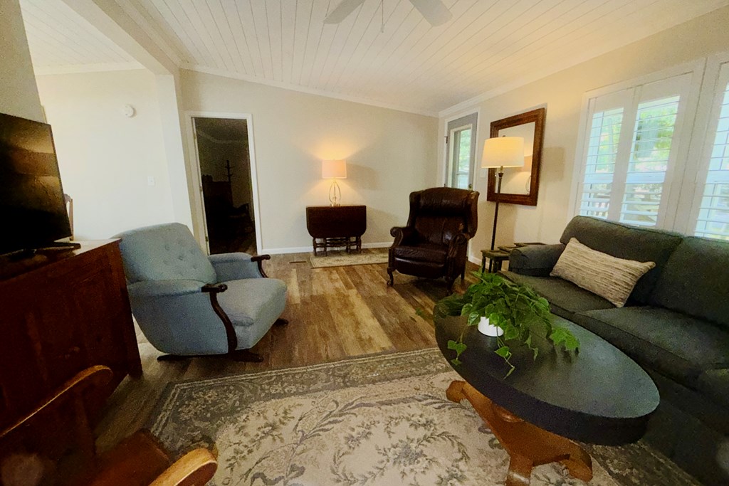 622 Lakeside Drive Property Photo 6