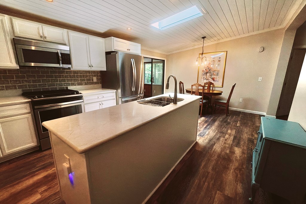 622 Lakeside Drive Property Photo 8