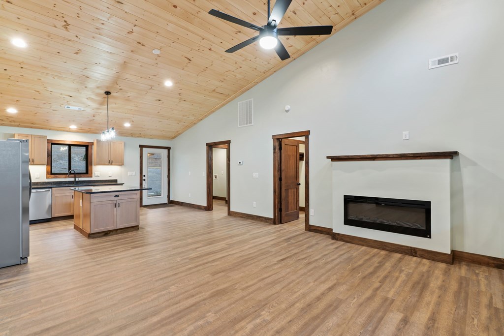 307 Ross Road Property Photo 14