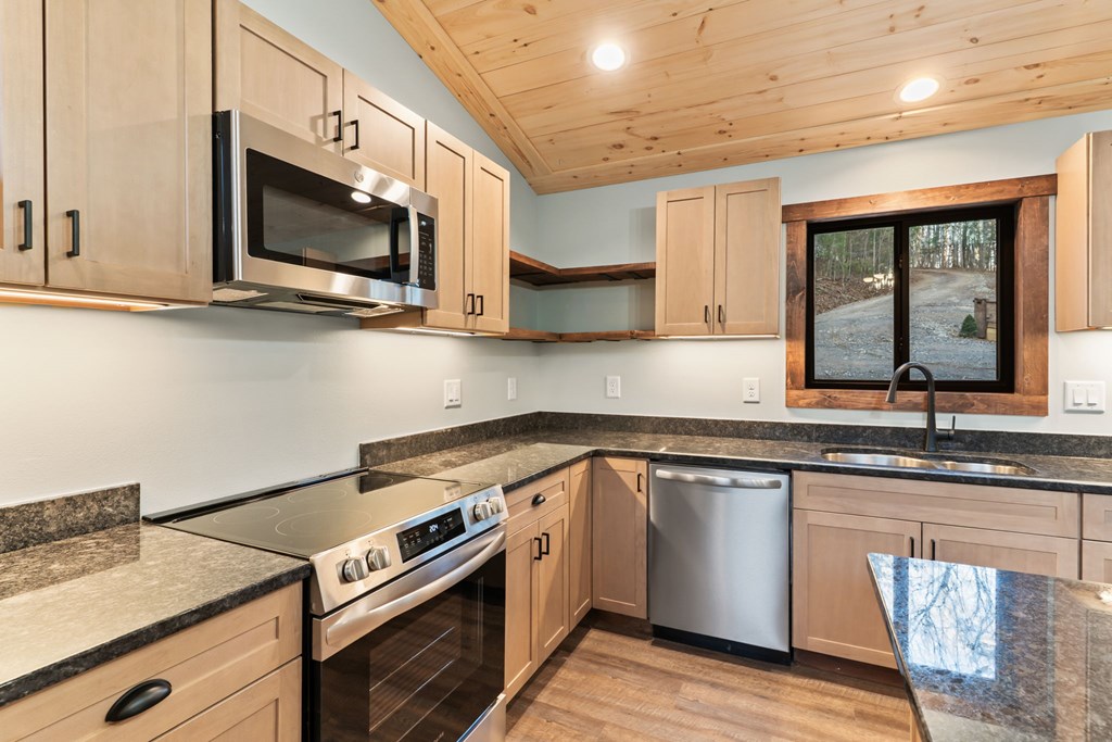 307 Ross Road Property Photo 22