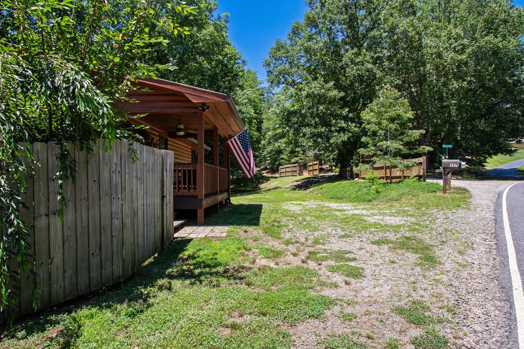 117 Carson Lane Property Photo 4