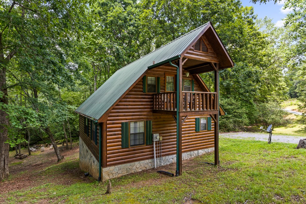 135 The Builders Hill Property Photo 2