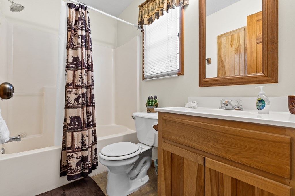 135 The Builders Hill Property Photo 18