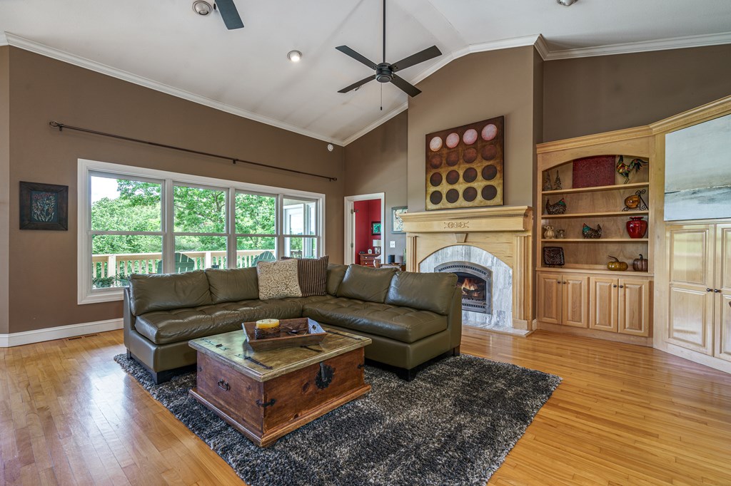 1110 Poor House Mountain Trail Property Photo 8