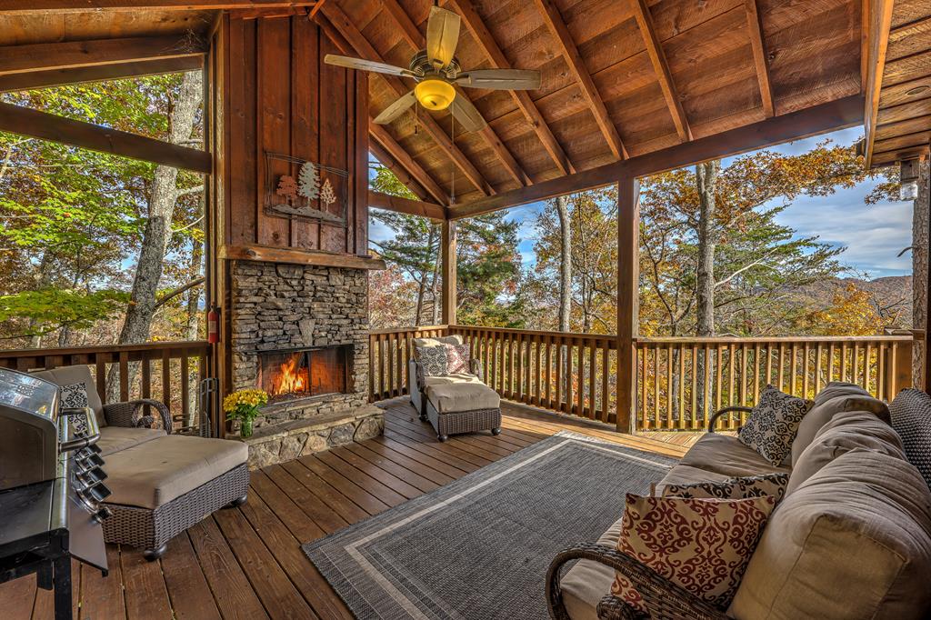 300 Cloudland Trace Property Photo 3