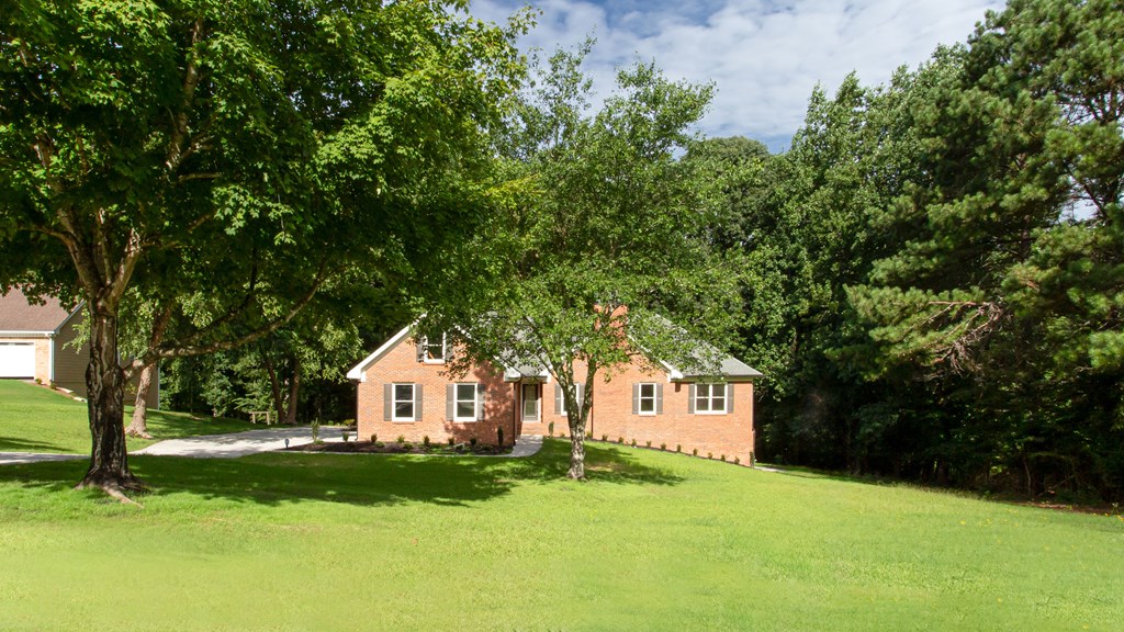 1055 Windridge Dr Property Photo 3