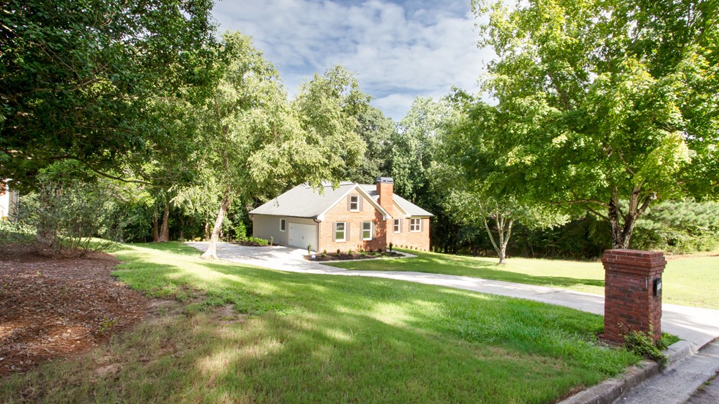 1055 Windridge Dr Property Photo 4
