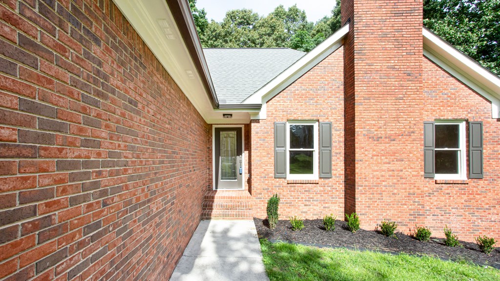 1055 Windridge Dr Property Photo 5