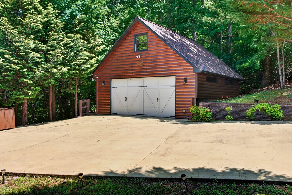 573 Weaver Creek Way Property Photo 3