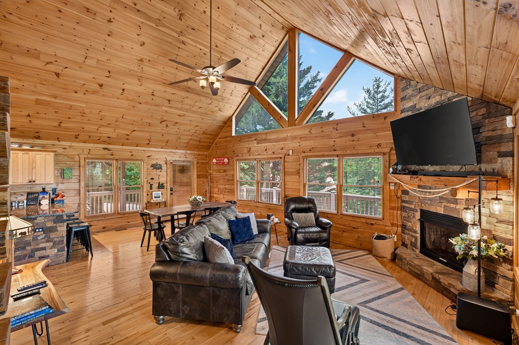 573 Weaver Creek Way Property Photo 8