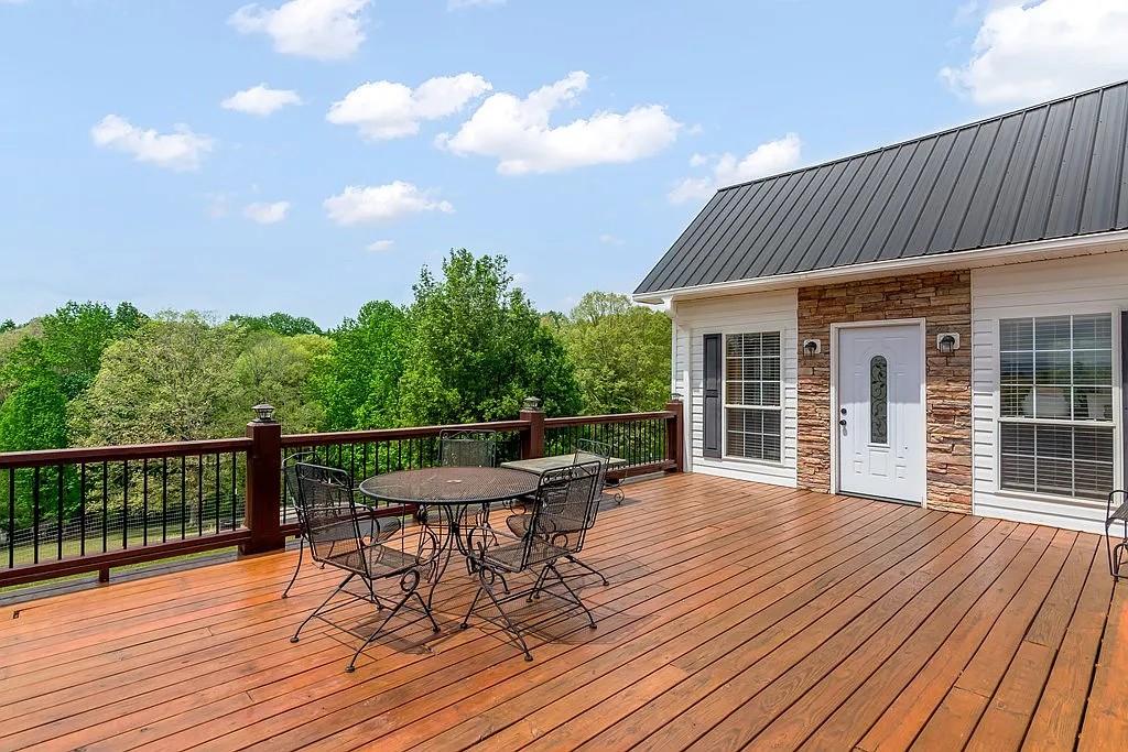 233 Ivy Ridge Property Photo 8