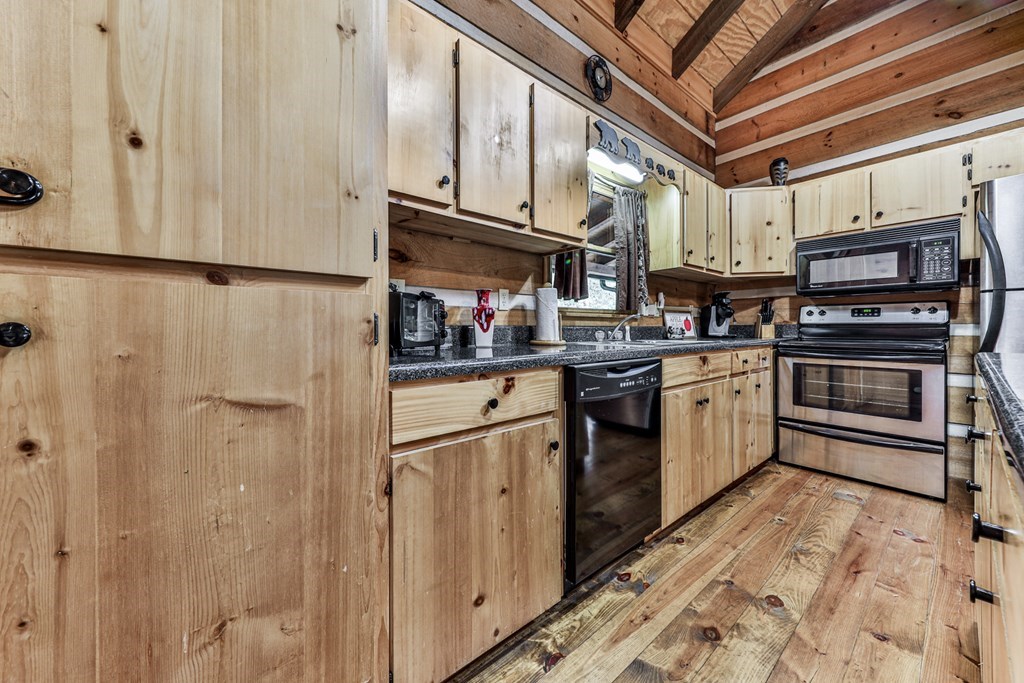 245 Weeks Creek Property Photo 34
