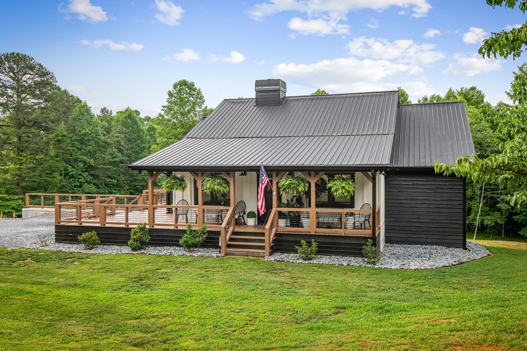 135 Rolling Hills Drive Property Photo 2