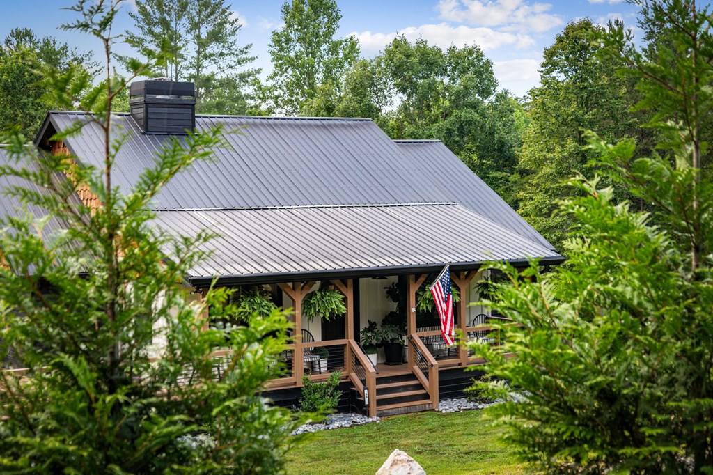 135 Rolling Hills Drive Property Photo 3