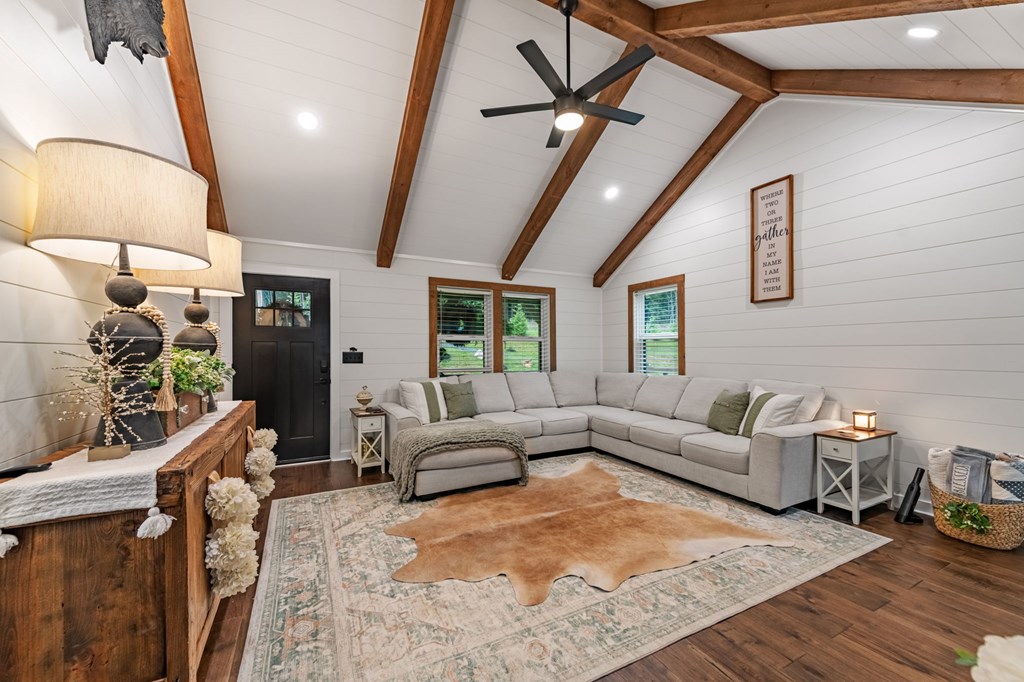 135 Rolling Hills Drive Property Photo 4