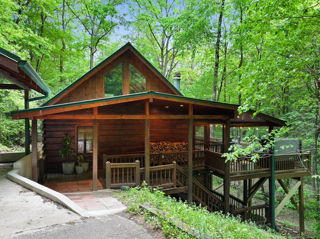 189 Cherry Lake Drive Property Photo 2