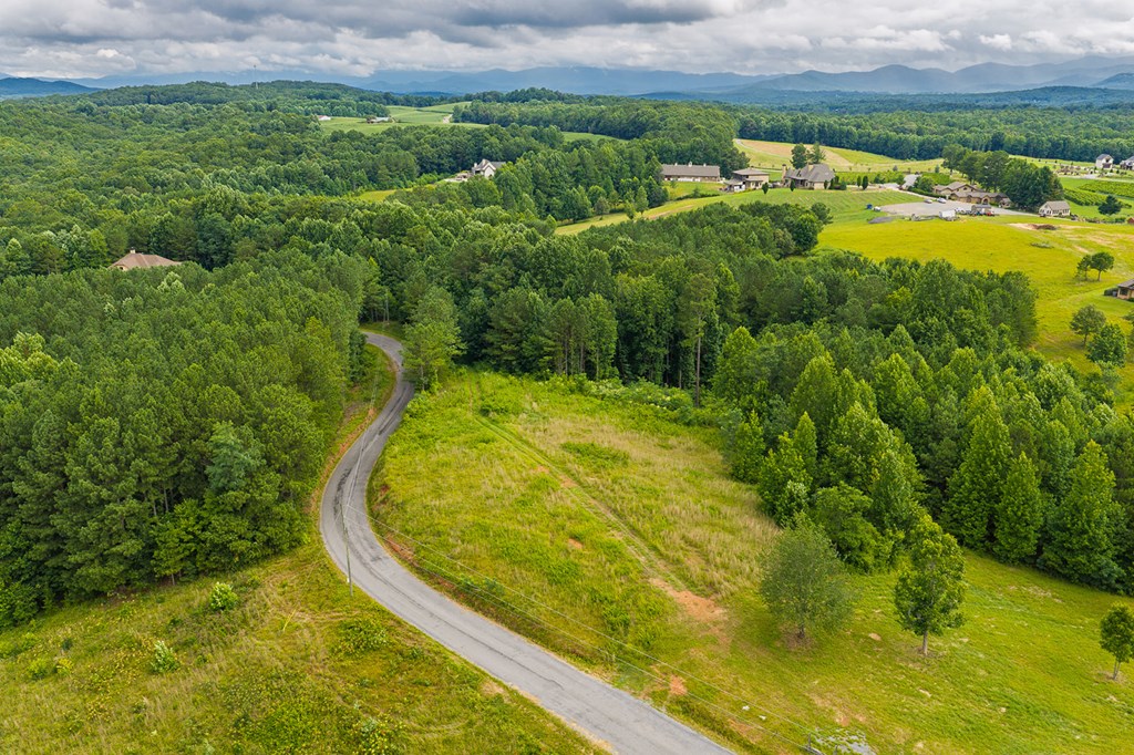 2027 Pleasant Valley Road Property Photo 4