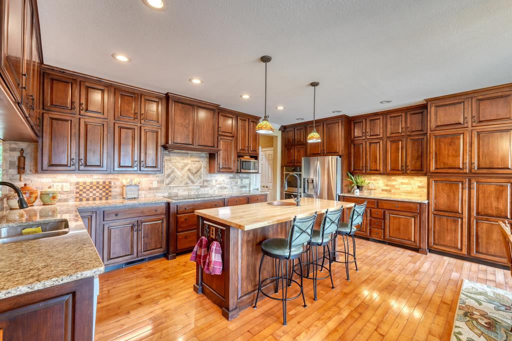 238 Meadowbrook Drive Property Photo 4