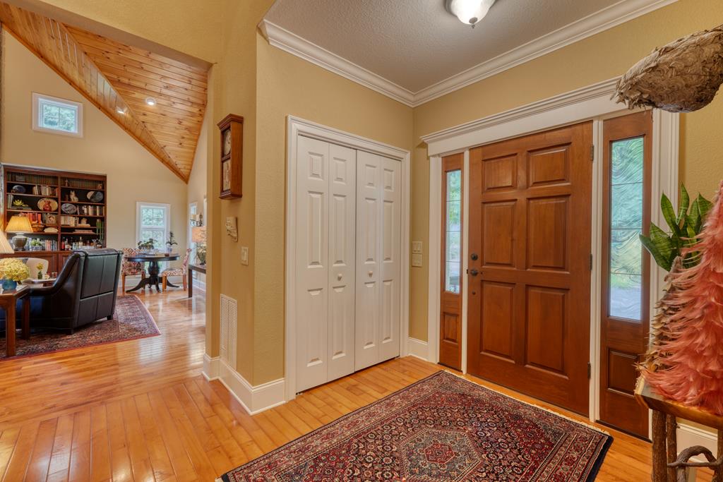 238 Meadowbrook Drive Property Photo 11