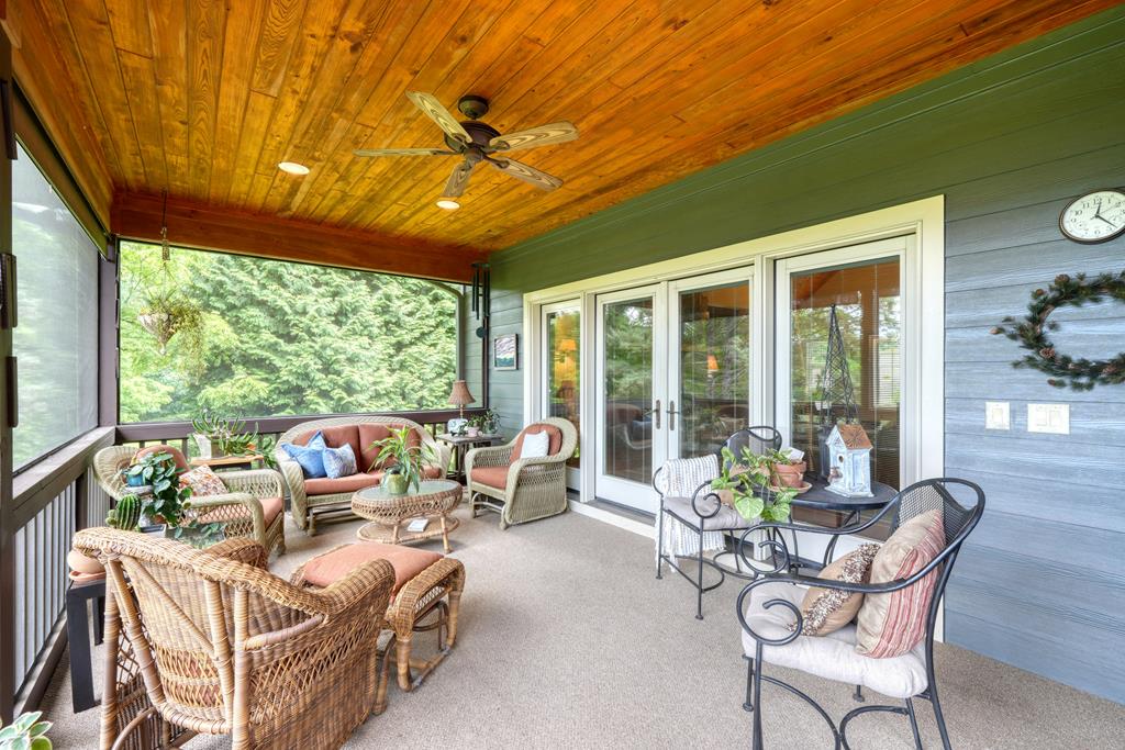 238 Meadowbrook Drive Property Photo 17