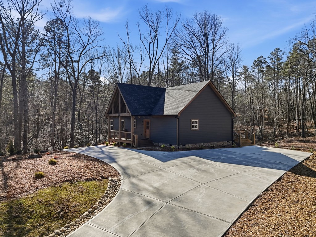 835 Hilton Drive Property Photo 4