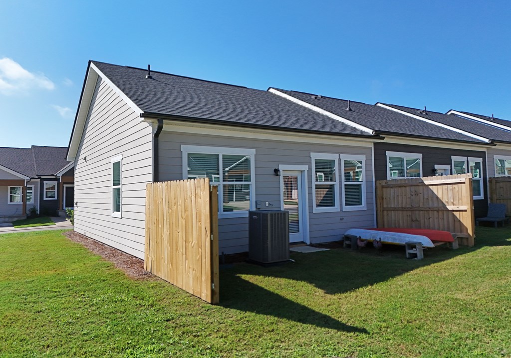 25 Grove Loop Property Photo 3