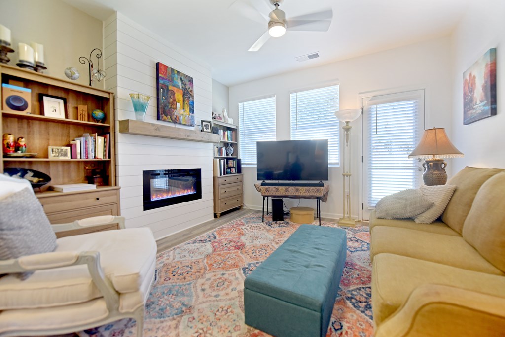 25 Grove Loop Property Photo 6