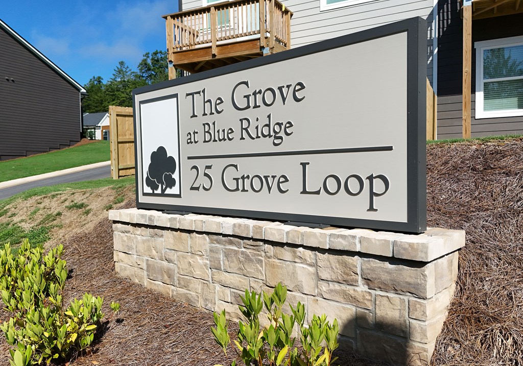 25 Grove Loop Property Photo 8
