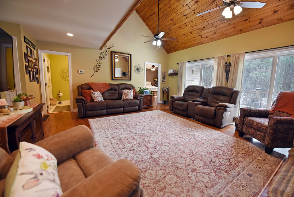 38 Oakwood Drive Property Photo 9