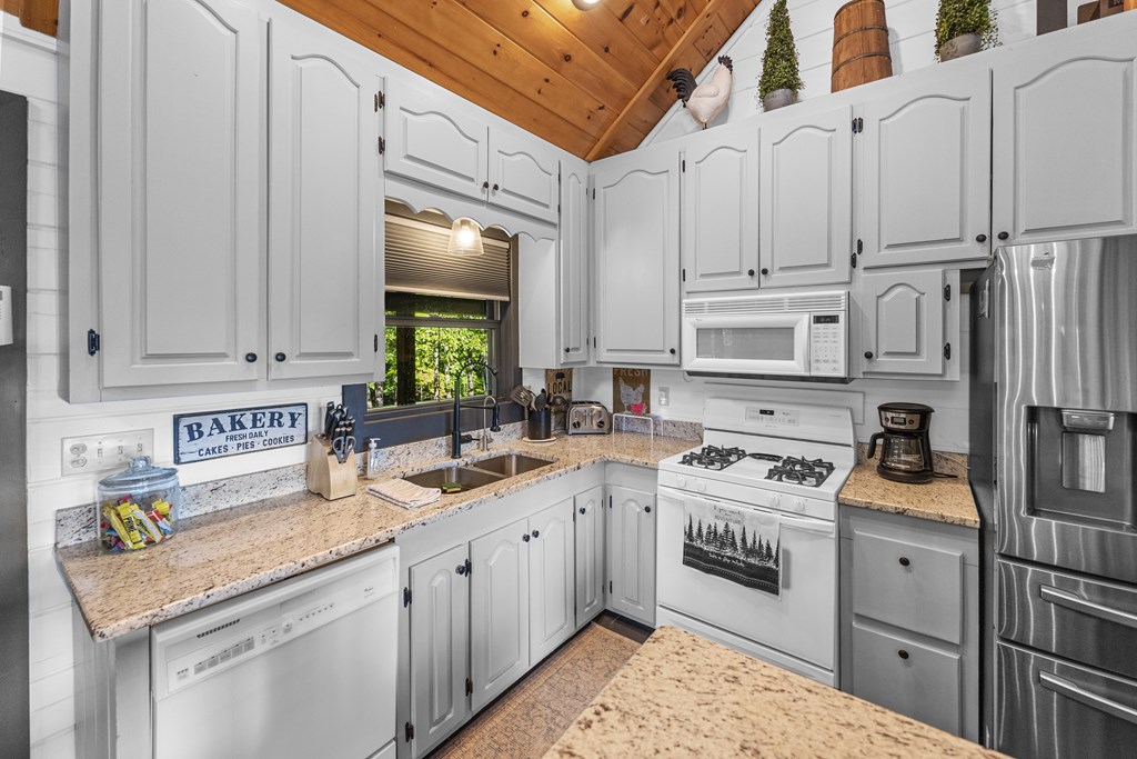 832 Scenic Mountain View Road Property Photo 9