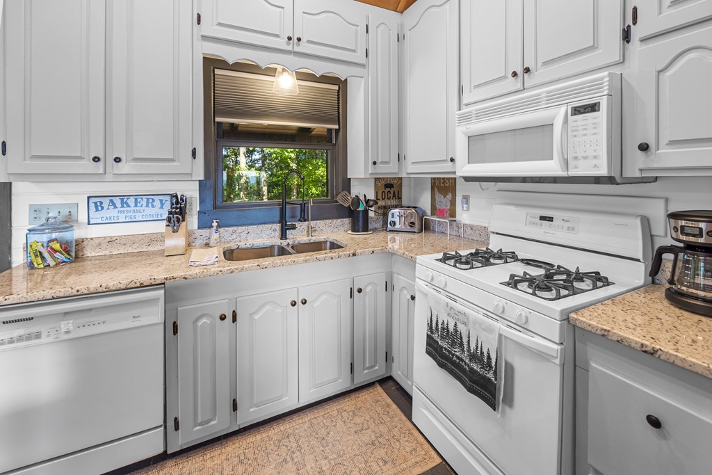 832 Scenic Mountain View Road Property Photo 10
