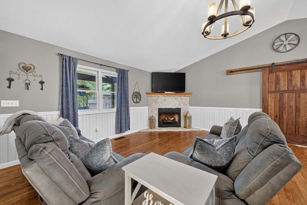 199 Hillsdale Drive Property Photo 13