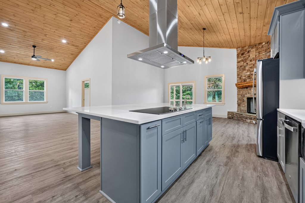 2125 Shady Grove Road Property Photo 8