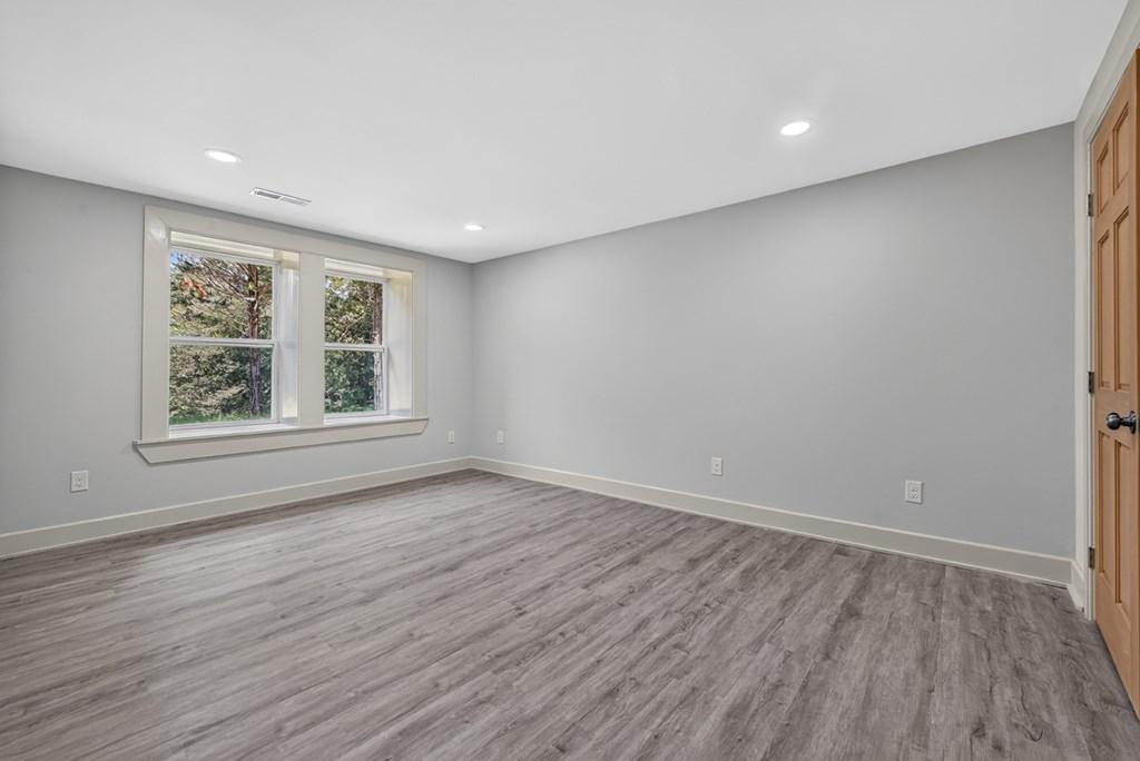 2125 Shady Grove Road Property Photo 24