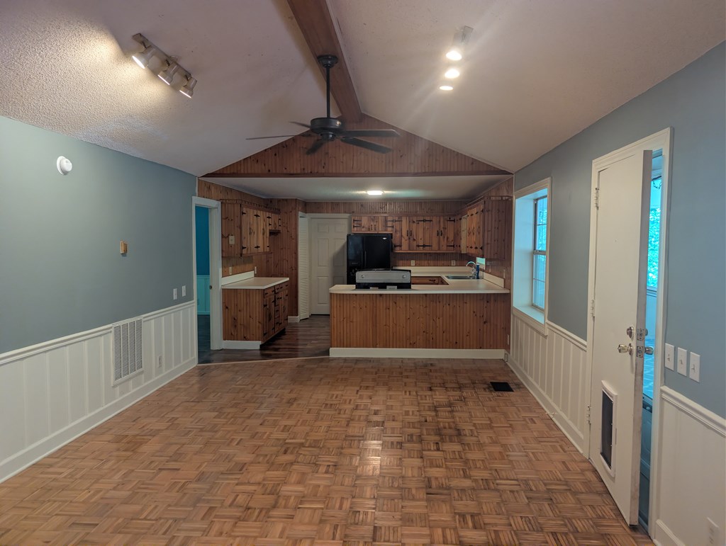 10950 Chatsworth Hwy Property Photo 4