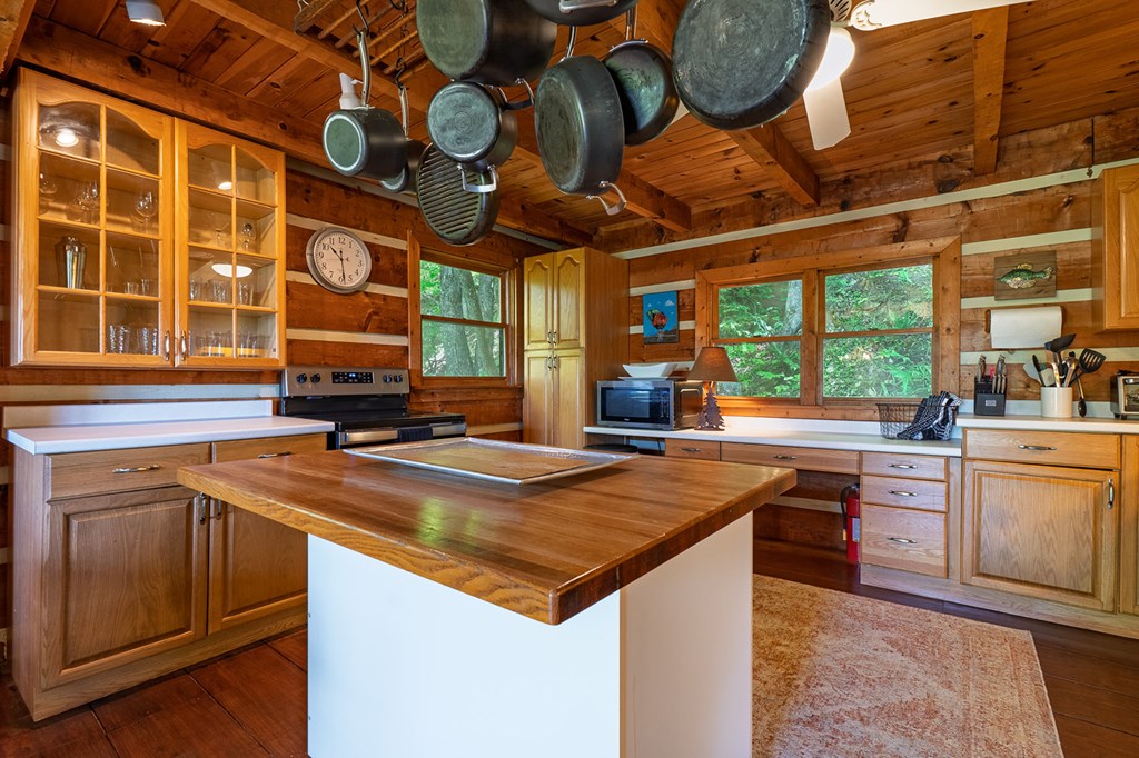 1049 Rockwater Road Property Photo 14