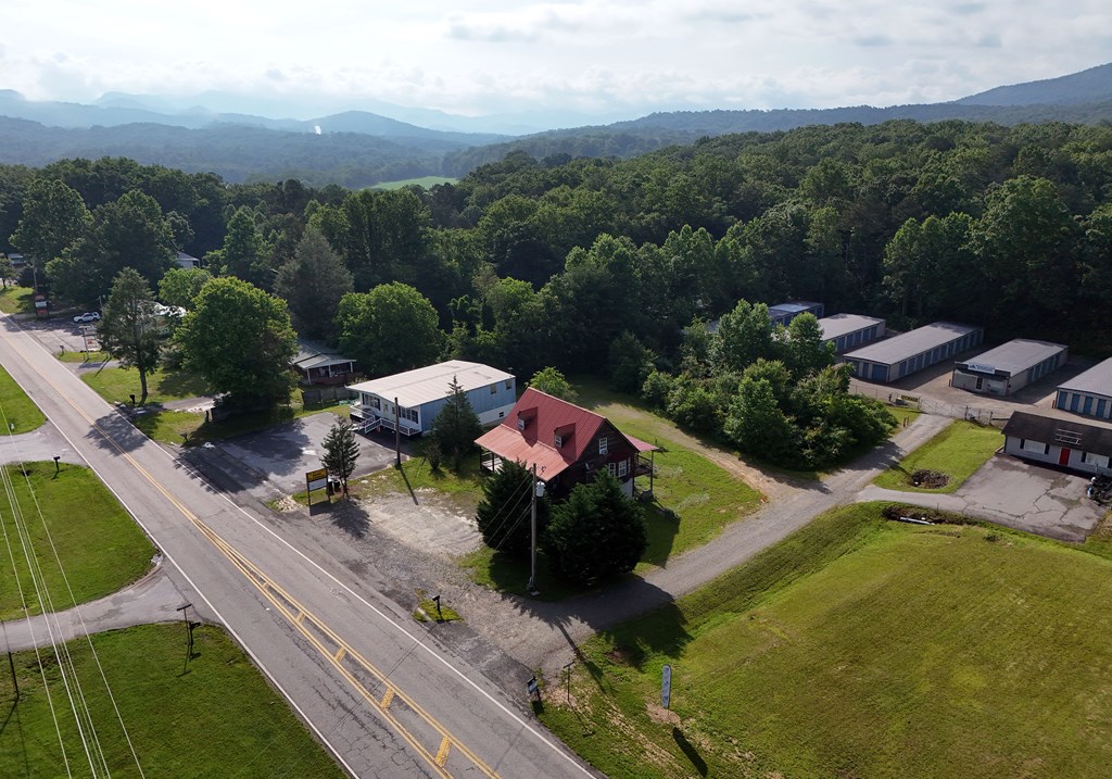 1609 Blue Ridge Hwy Property Photo 11