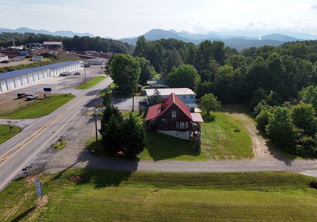 1609 Blue Ridge Hwy Property Photo 12