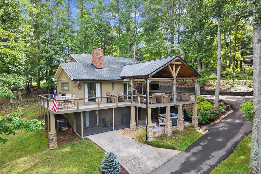 3755 Woods Creek Drive Property Photo 3