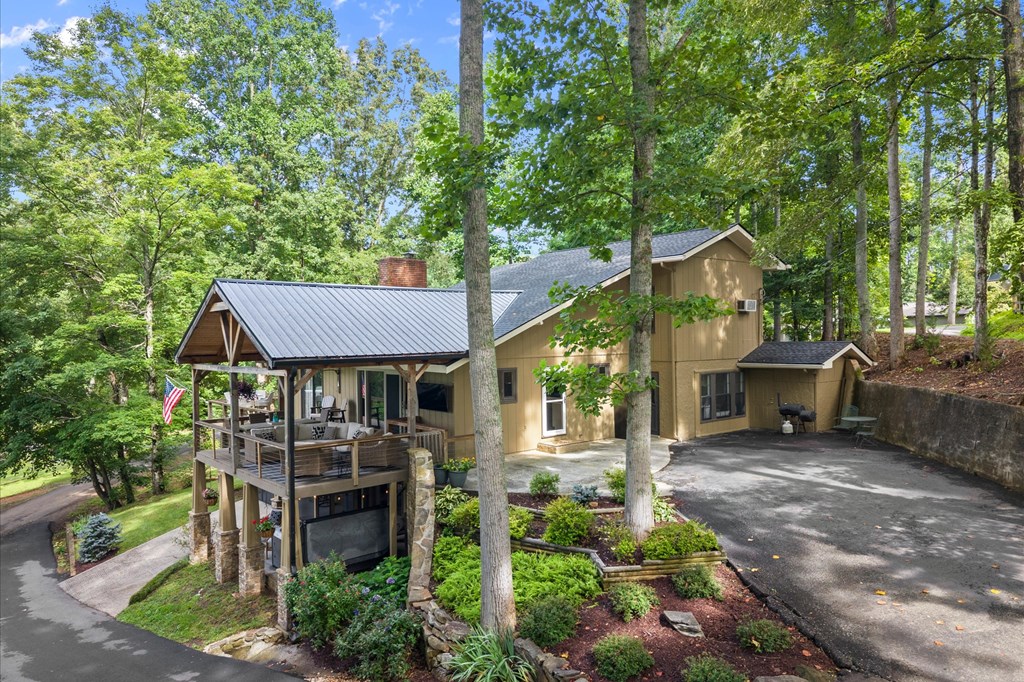 3755 Woods Creek Drive Property Photo 5