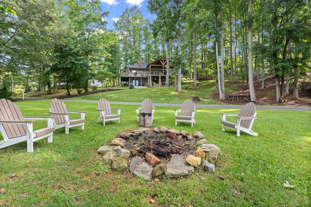 3755 Woods Creek Drive Property Photo 7