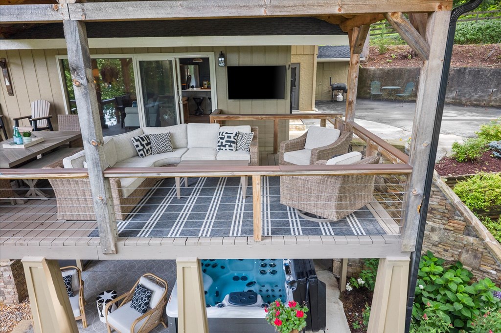 3755 Woods Creek Drive Property Photo 10
