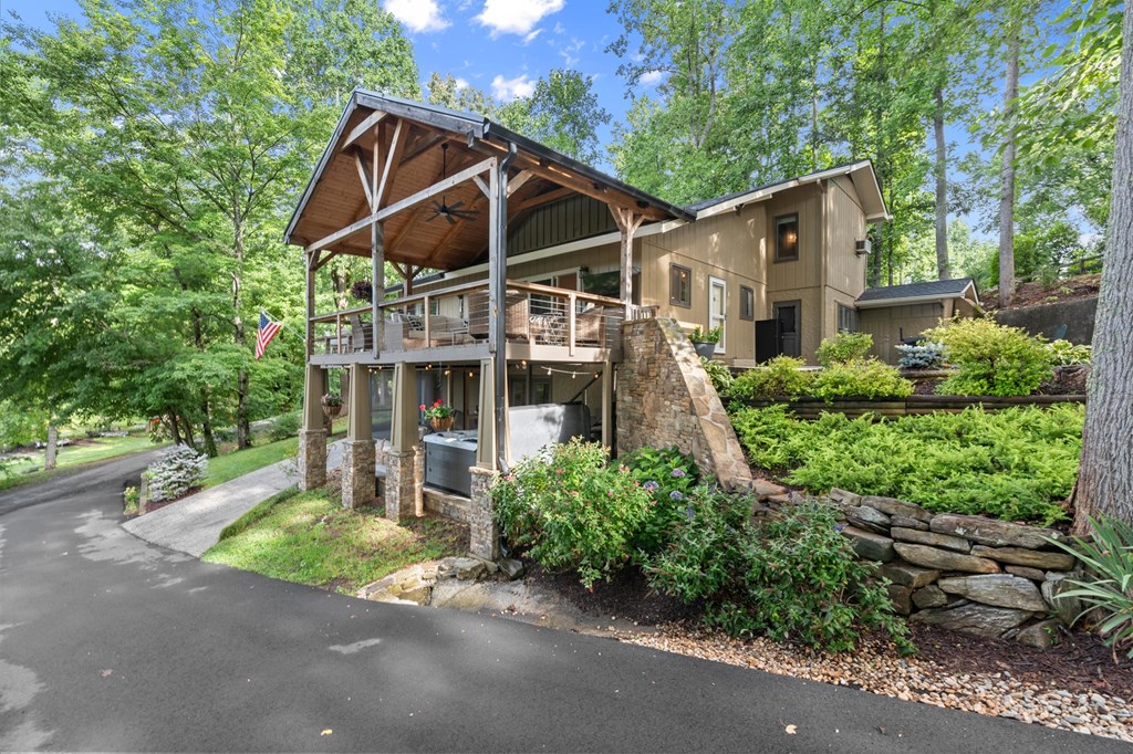 3755 Woods Creek Drive Property Photo 17