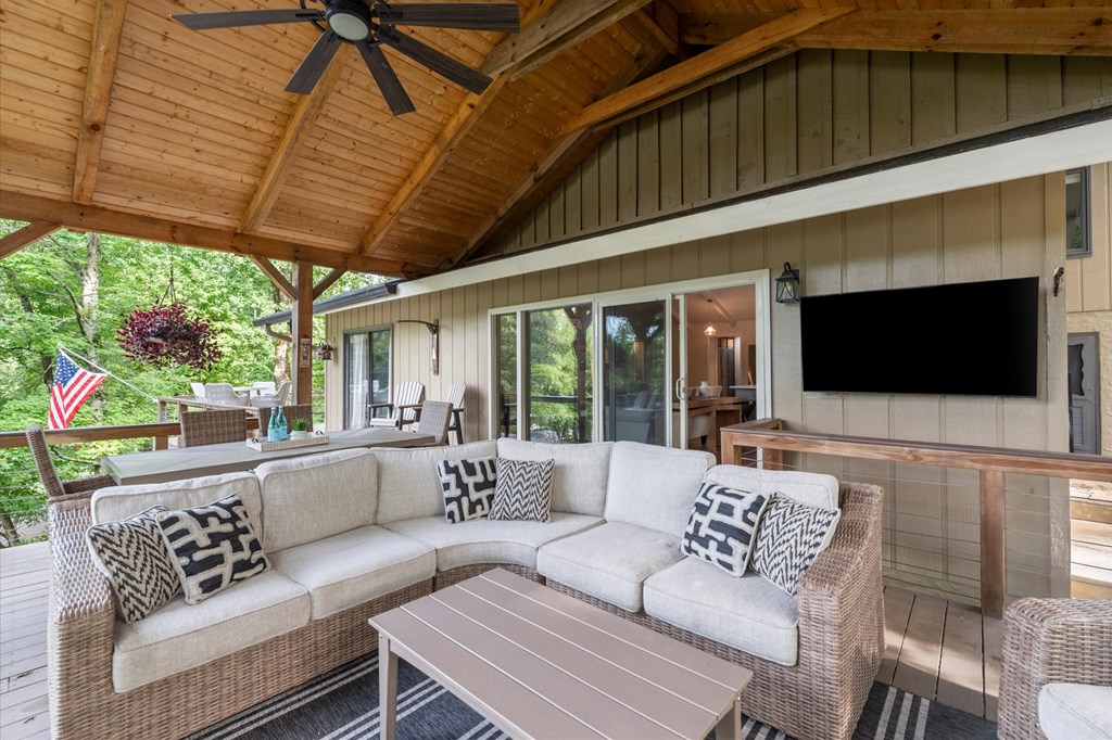 3755 Woods Creek Drive Property Photo 19