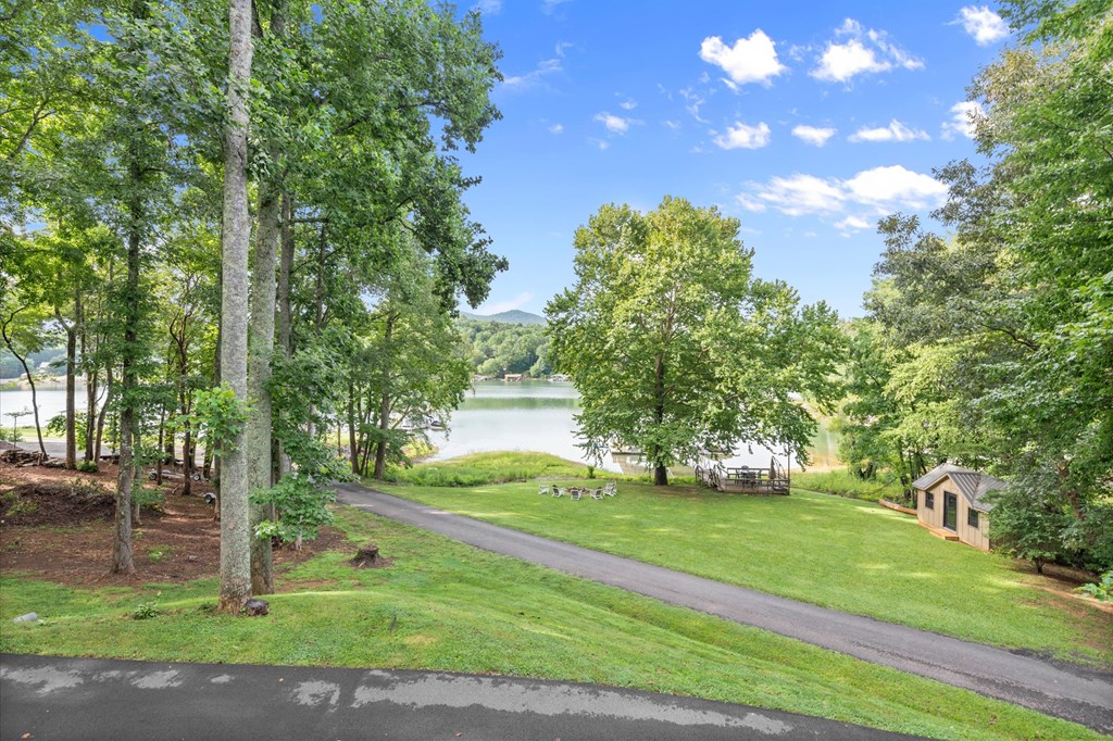 3755 Woods Creek Drive Property Photo 22